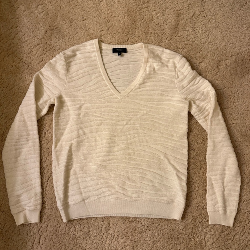 New Theory ivory color V-Neck Sweater in Plush Zebra women’s Small